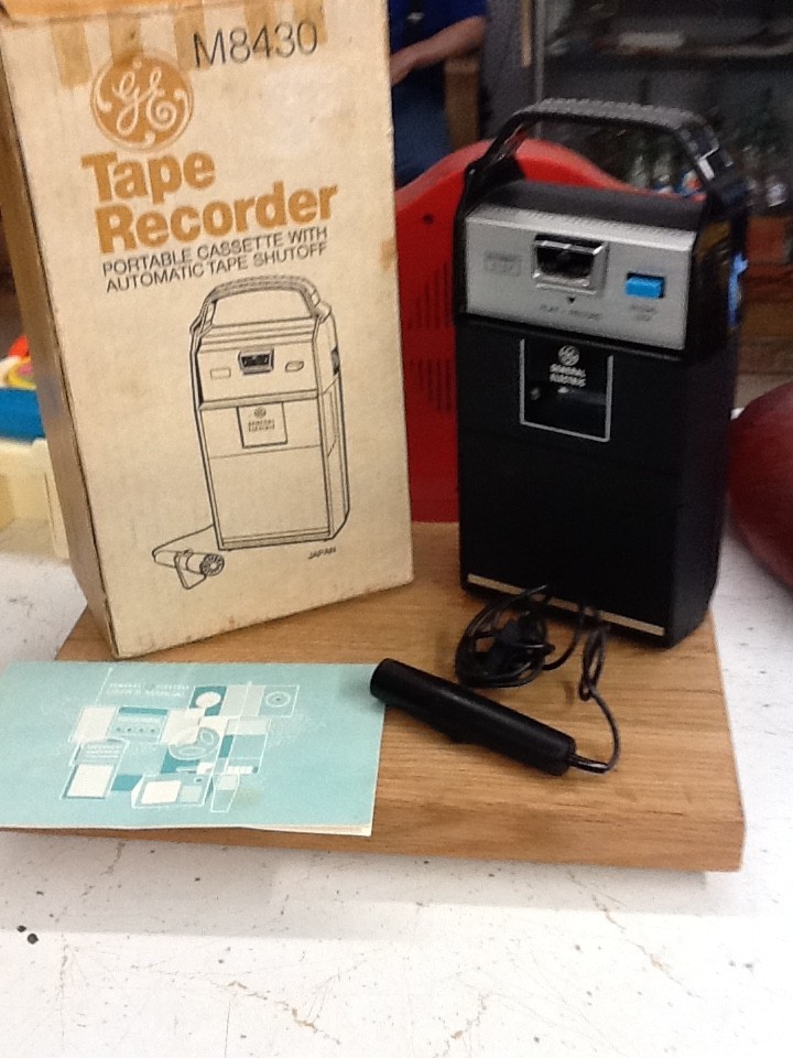 VINTAGE GENERAL ELECTRIC PORTABLE CASSETTE TAPE RECORDER MODEL M8430 Mic WORKS!