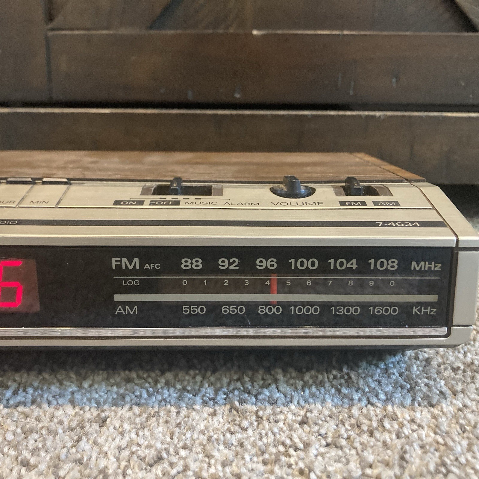 Vintage GE 7-4634B AM/FM Digital Alarm Clock Radio Woodgrain Tested