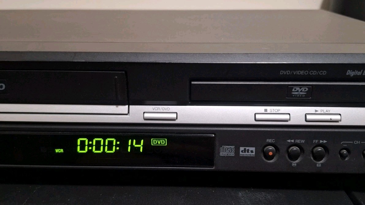 JVC VCR/DVD Combo HR-XVC28BU VHS Tape Player Hi Fi Stereo & RCA Cable Vintage