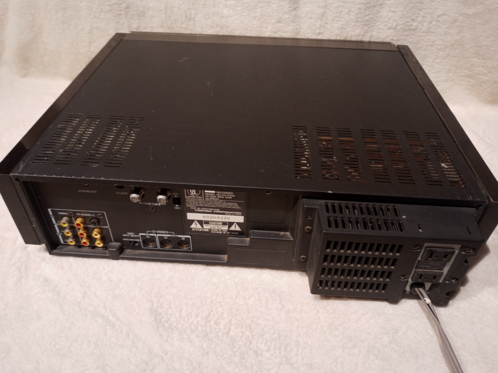 *RARE S-VHS VCR (SUPER VHS)* 1989/1990 Toshiba SV-F990 *Partially works*