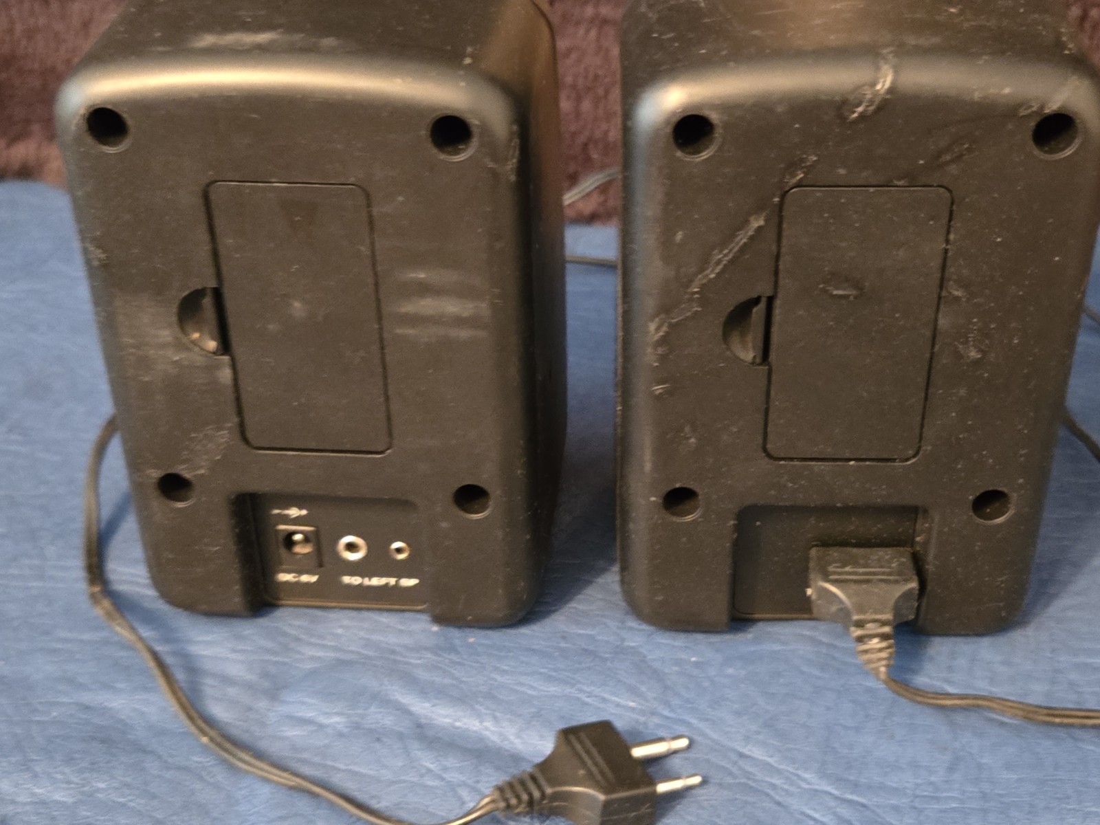 Two Small Recoton Speakers Untested