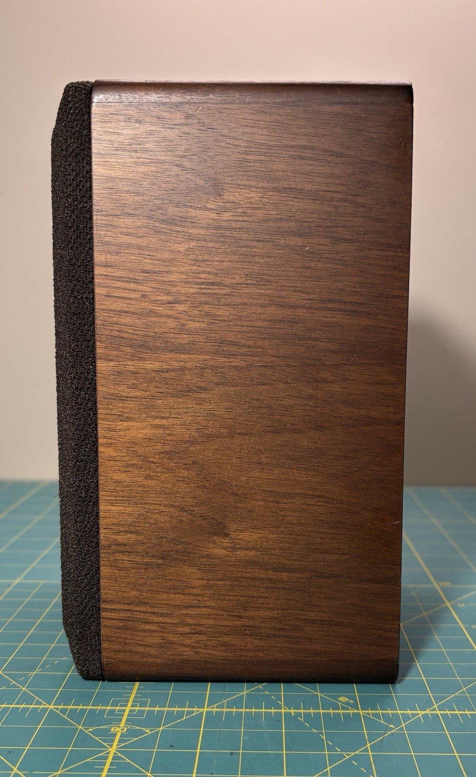 SINGLE Vintage Realistic Minimus-7W Walnut Speaker (40 Watt @ 8Ohms) 40-2039B