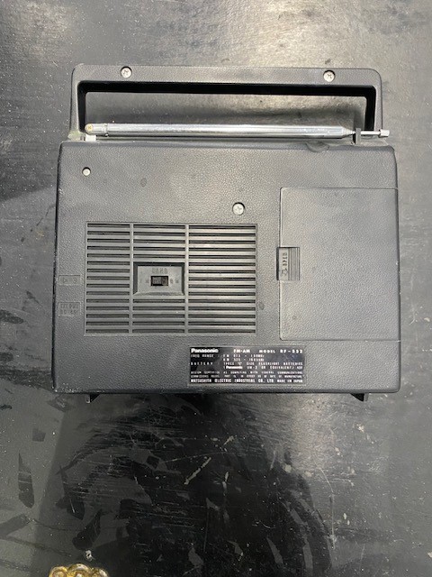 Panasonic RF-552 FM-AM Portable Radio