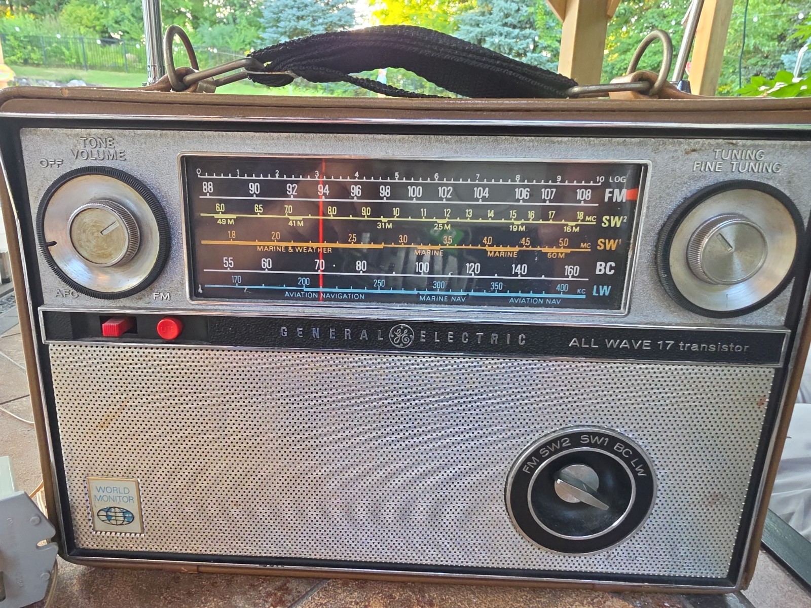 Vintage GE World Monitor P-990A 17 Transistor 5 Band Shortwave Radio Tested