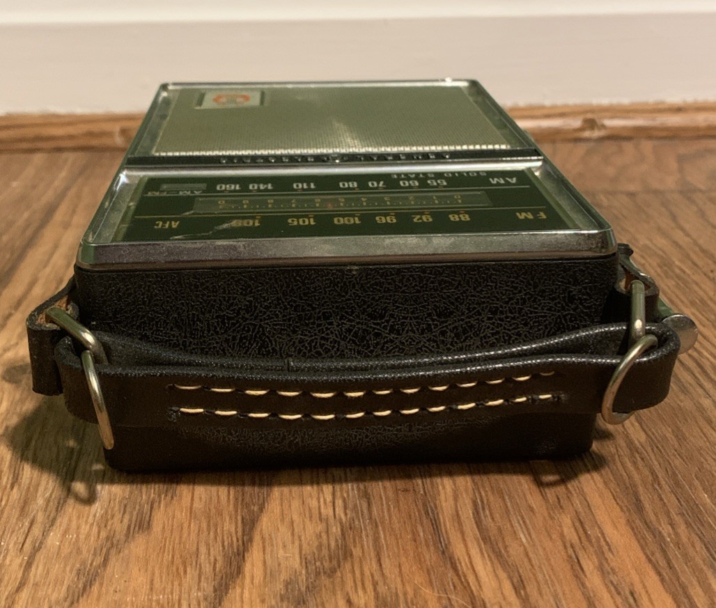 Vintage General Electric Solid-State AM FM Portable Radio