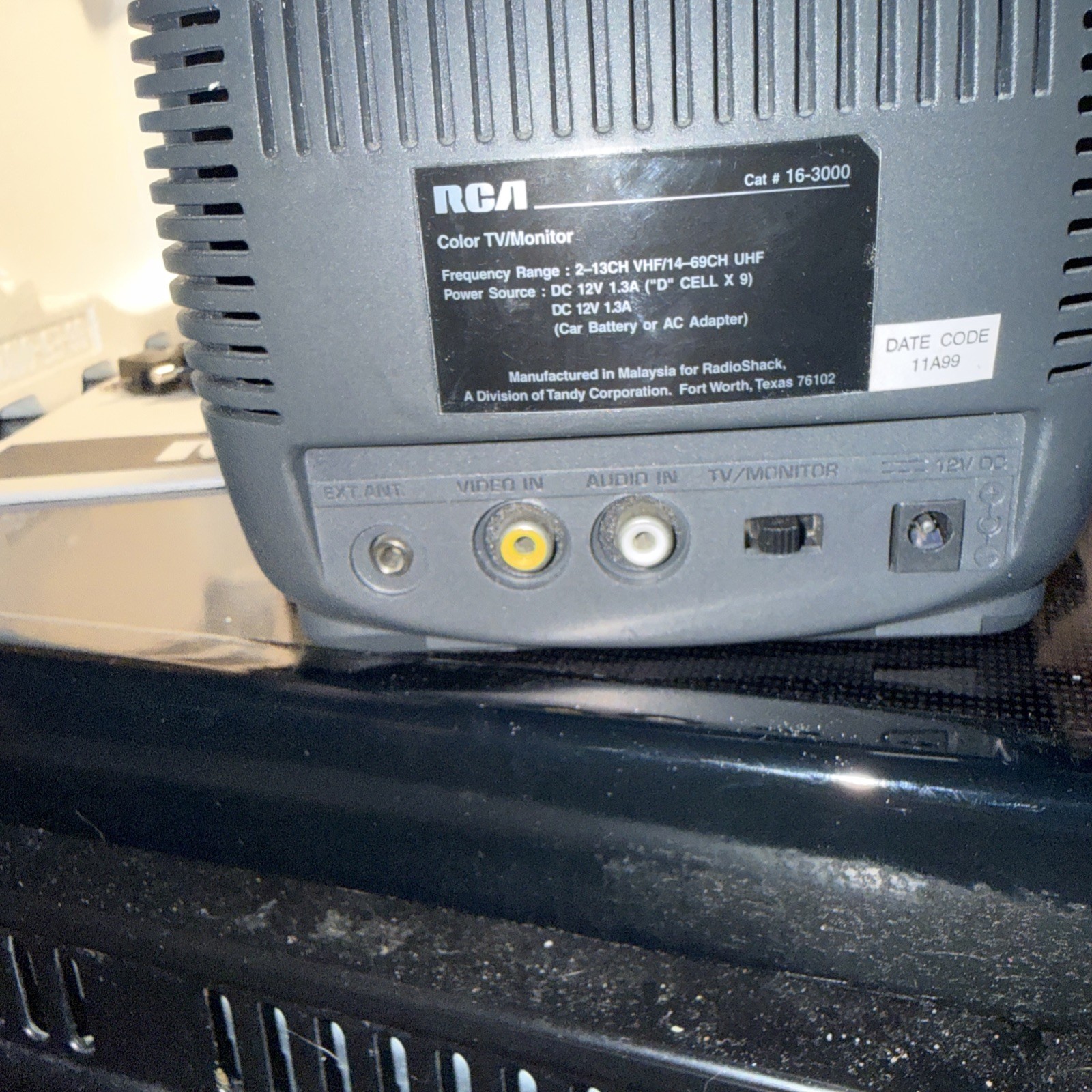 Brand New 2002 RCA 5″ Color Portable Vintage CRT Television (Open Box)