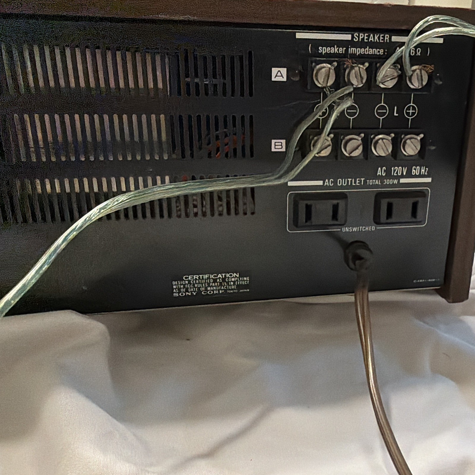 Sony STR-7015 Vintage FM Stereo FM-AM Receiver w/ Wood Case Cabinet