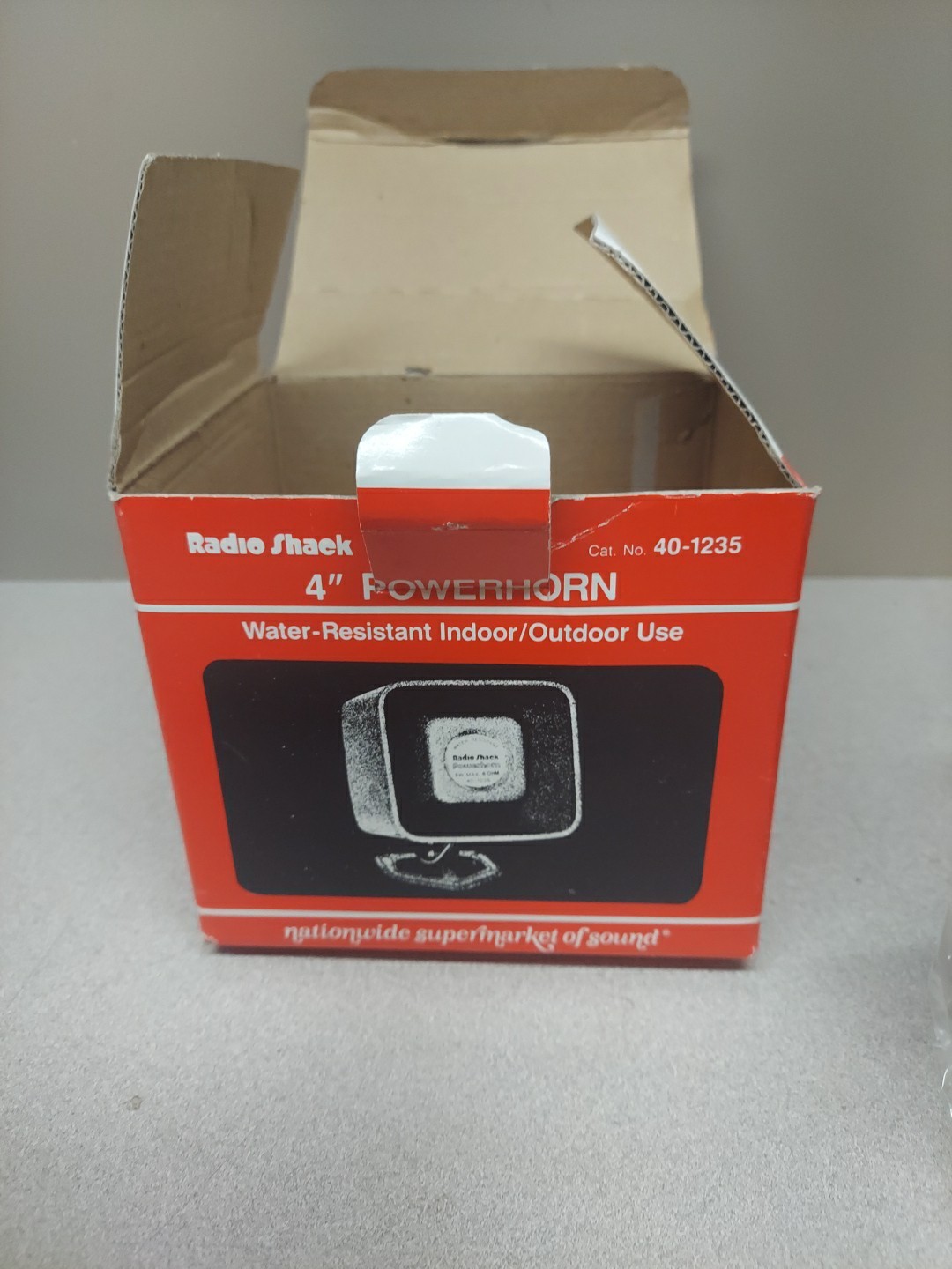 VINTAGE RADIO SHACK 4″ Powerhorn Water-Resistant Indoor/Outdoor Speaker 40-1235