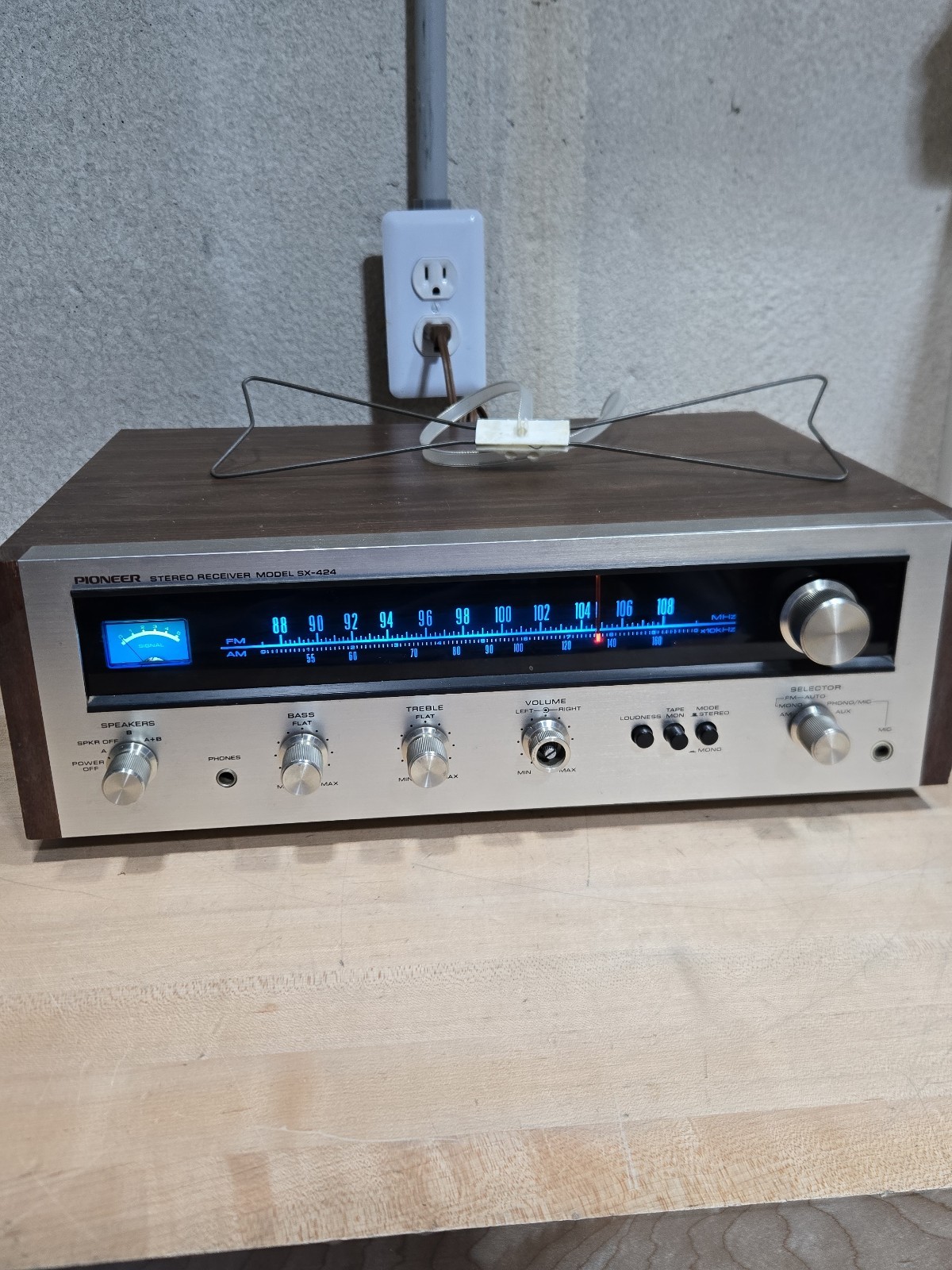 Vintage Pioneer SX-424 12W AM/FM Stereo Receiver Tuner Tested Working Antenna