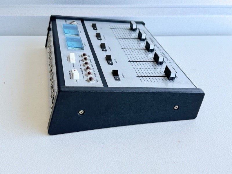 Vintage HY-10M 8 Channel Stereo Audio Mixer Dual VU Meters w/Box – Powers On