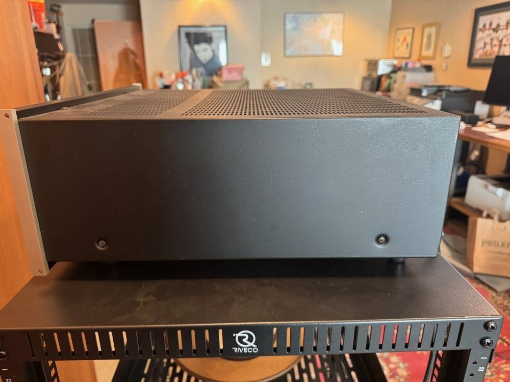 McIntosh MC7106 6 Channel Solid State Amp Amplifier w/ LED VU Meters – THX Rated