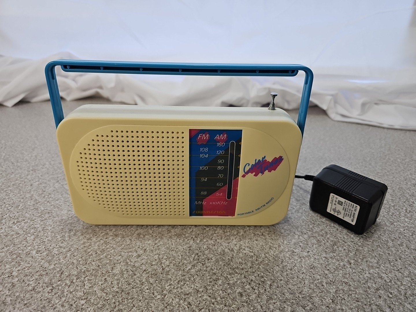 Vintage Soundesign 2204HWT AM FM Portable Radio Color Tunes Retro w/ Adapter…