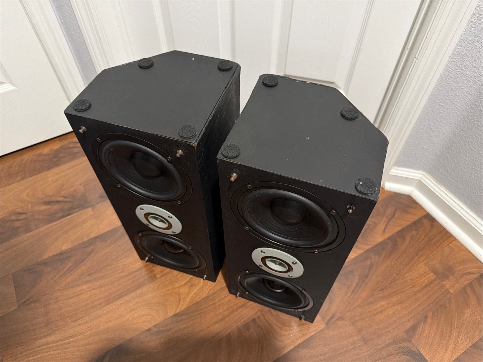 Pair Speakers (Unbranded)