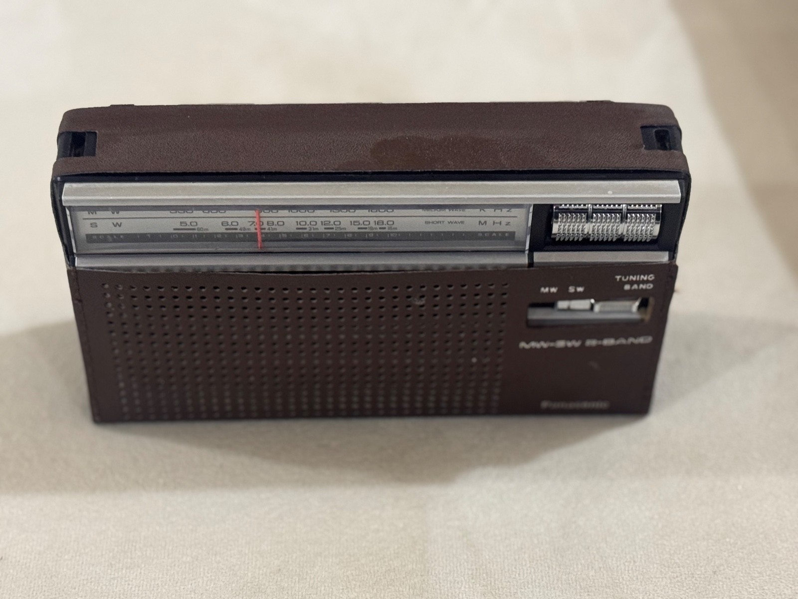 Vintage Panasonic R-218R Radio Rare Matsushita Electric MW SW – FULLY WORKING.