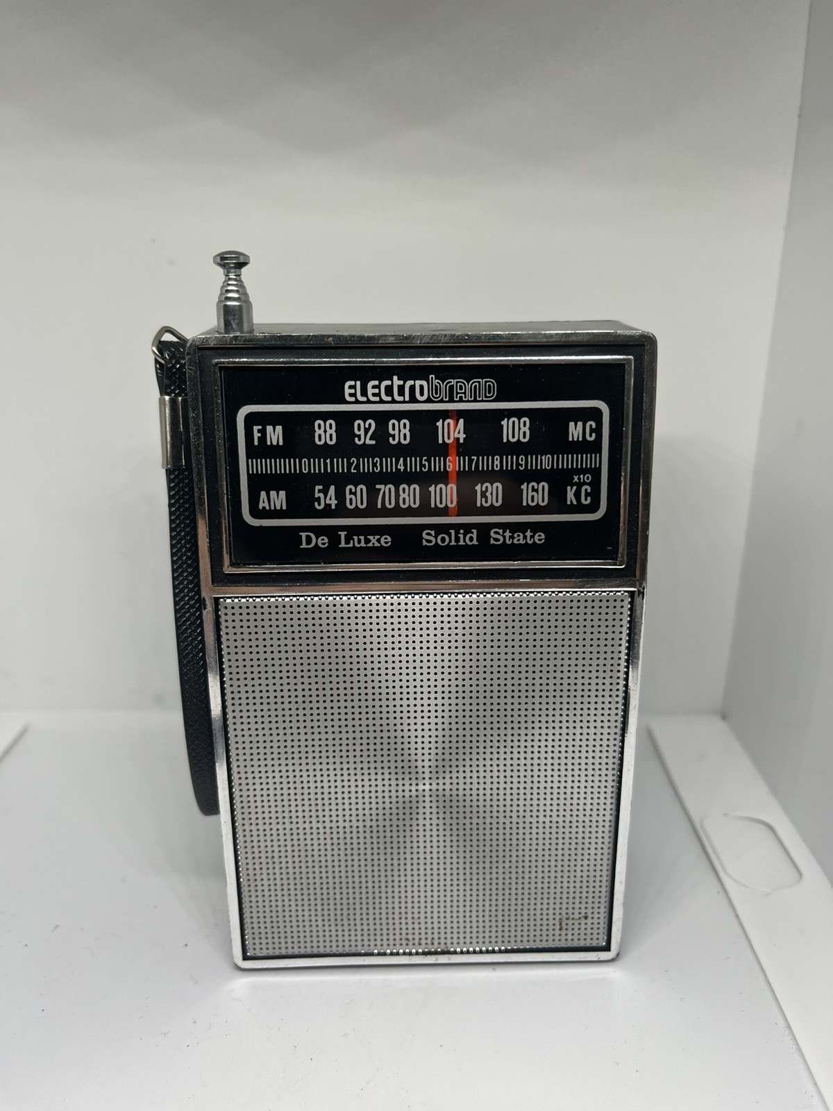 Vintage Electro Band De Luxe Solid State Model 825 AM/FM Radio FM Works AM Not
