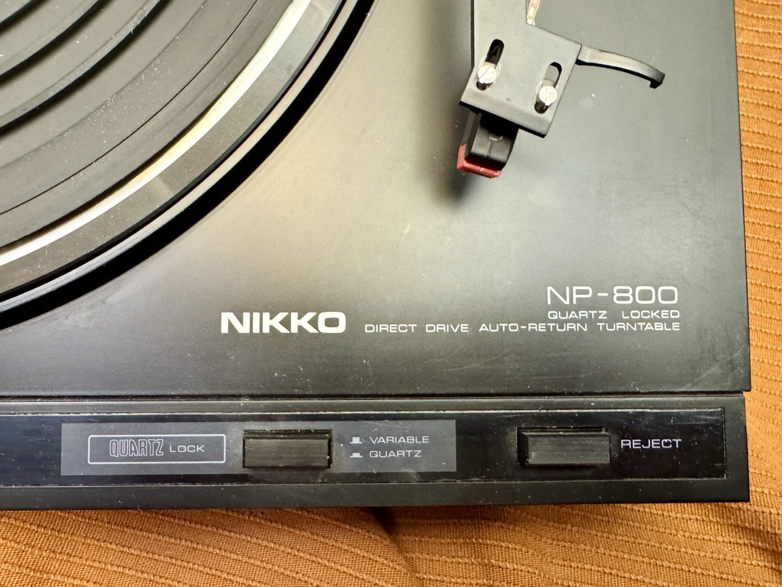 VINTAGE NIKKO NP-800 TURNTABLE WITH AUTO RETURN,QUARTZ LOCK,WORKS GREAT!!