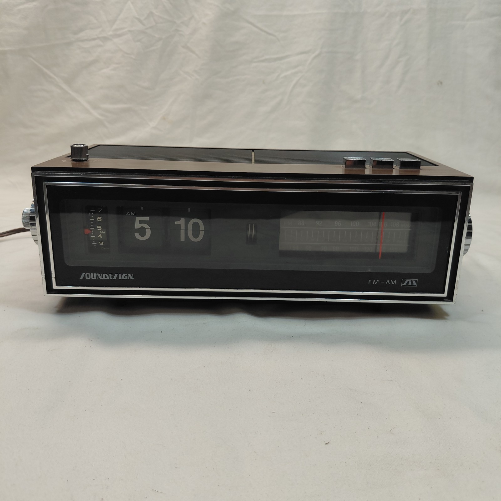 Vintage Soundesign Flip Alarm Clock AM/FM Radio 3480 Works Perfectly!