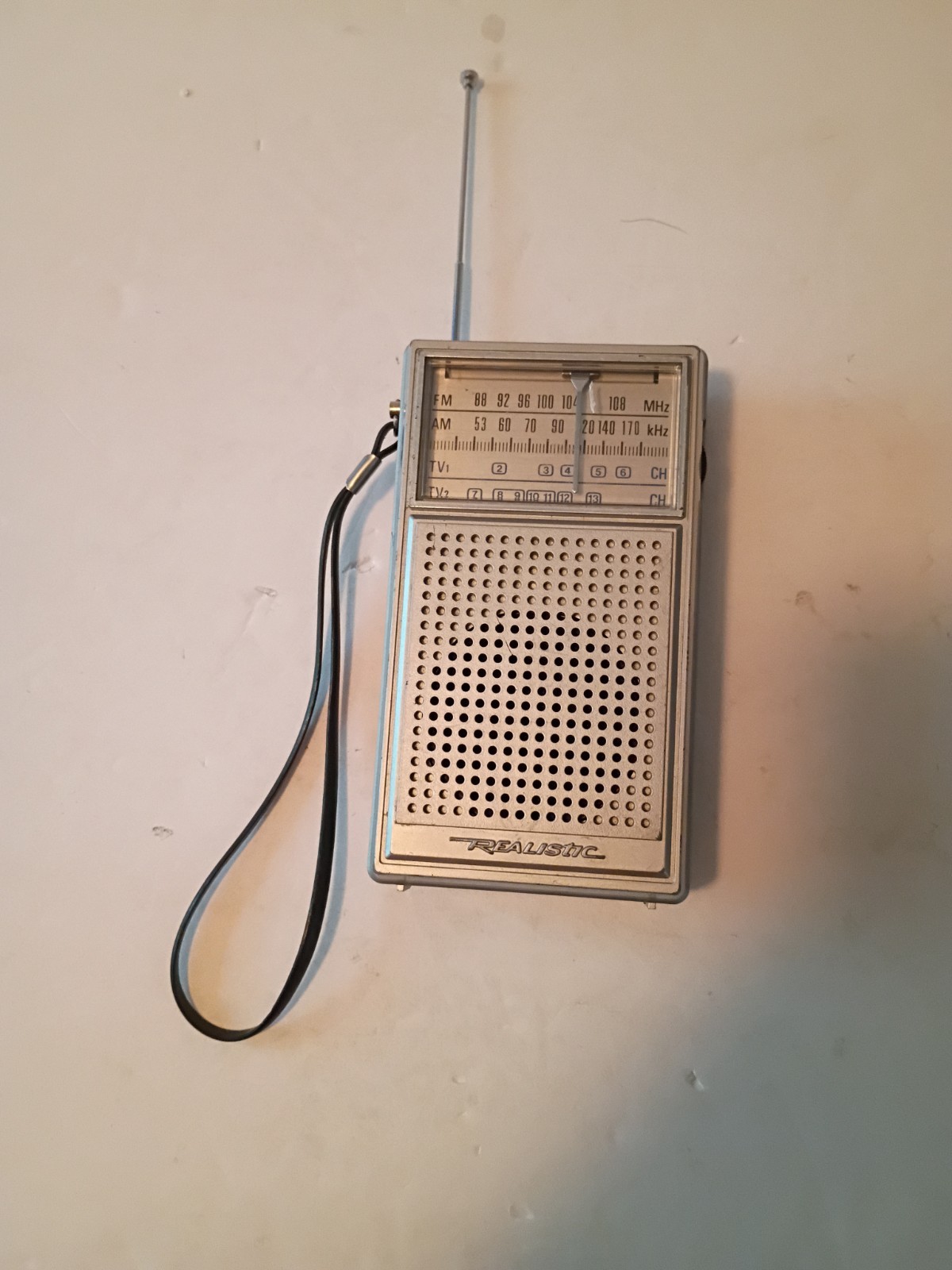 Vintage Radio Shack Realistic AM/FM SOLID STATE Portable Radio