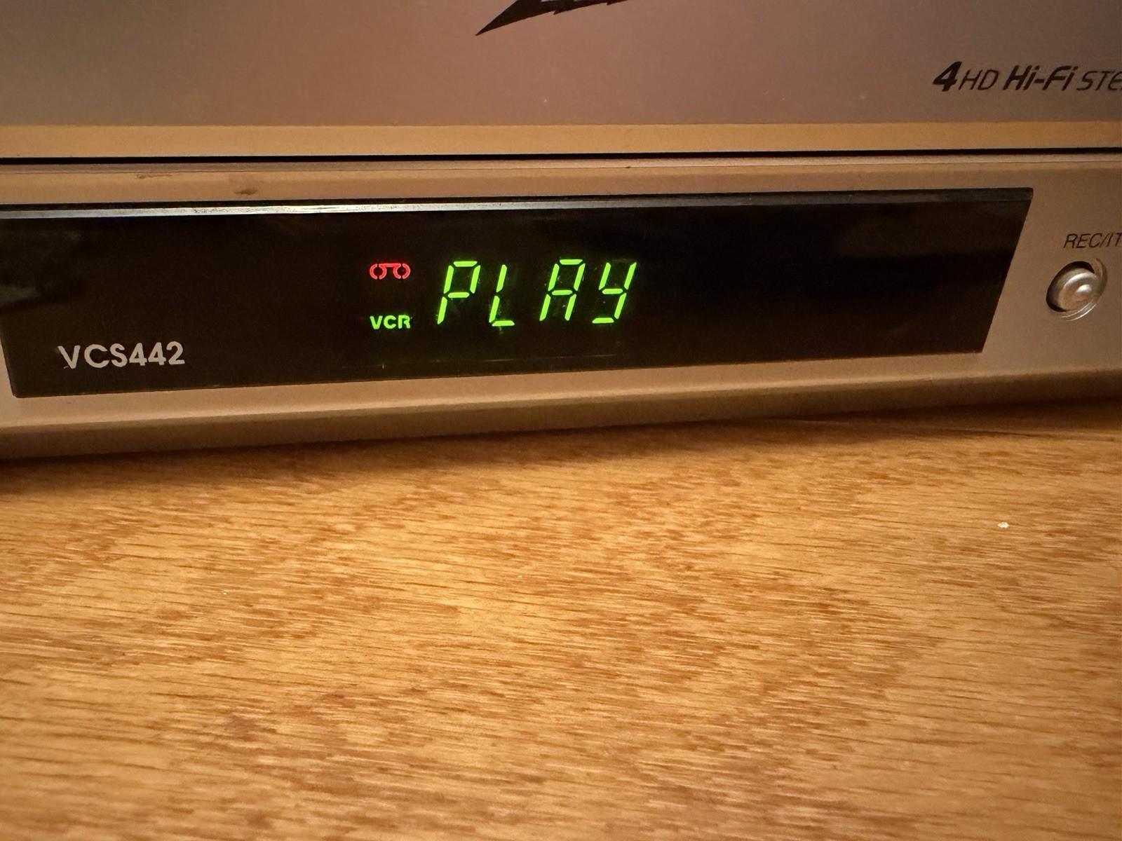 ZENITH VCS442 VCR VHS 4-Head Hi-Fi Stereo Player Recorder Tested Good No Remote