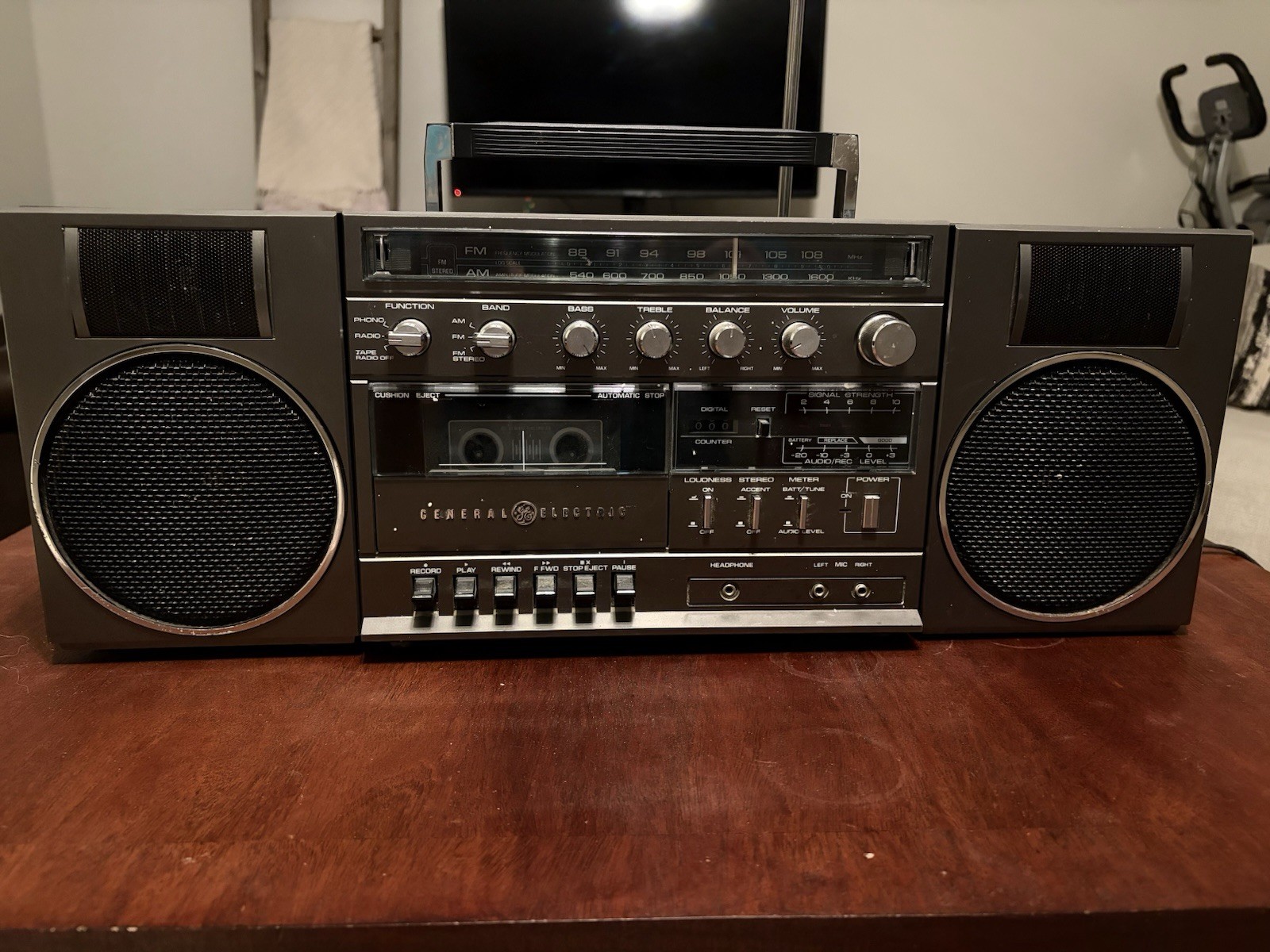 General Electric Model 3-526D Boom Box. Works. Tested.