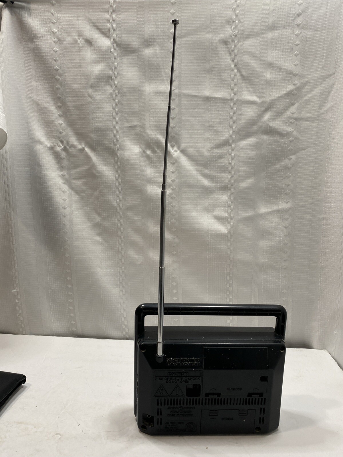 GE Vtg General Electric AM/FM Portable Radio Model 7-2825H AC/Battery/Cord Work