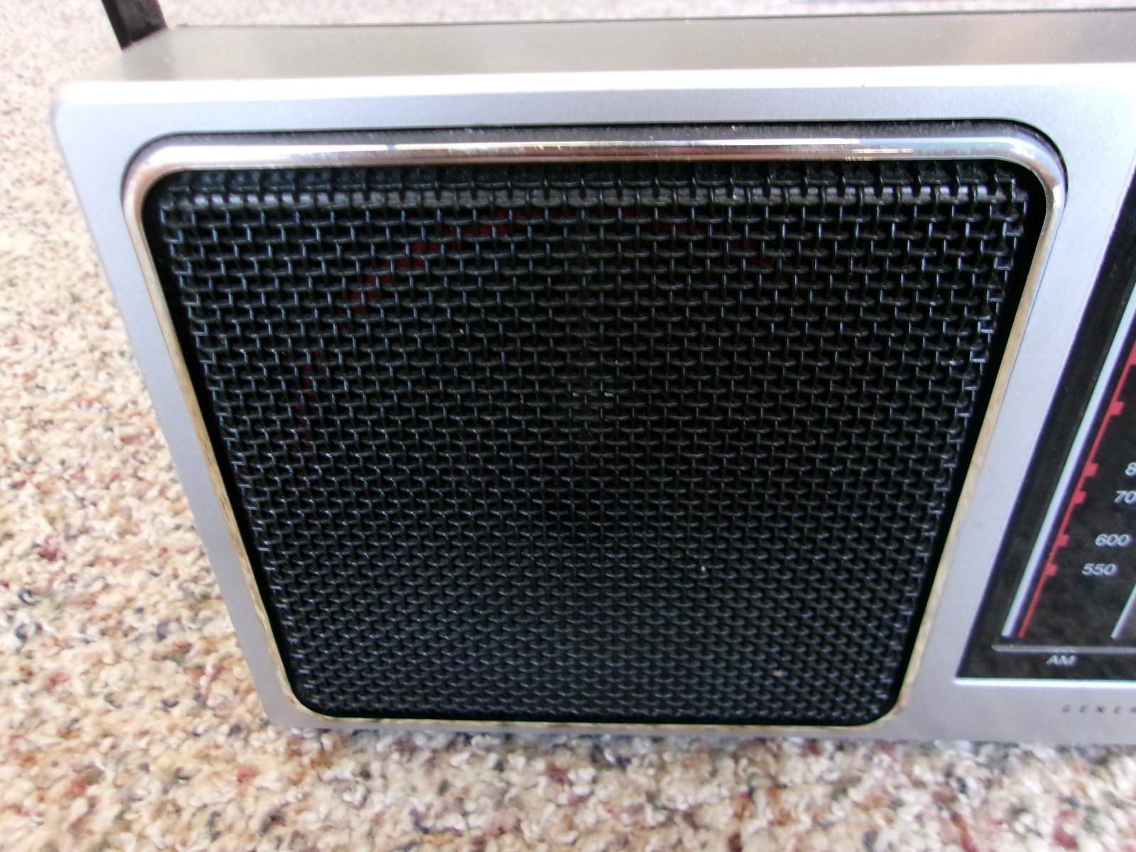 Vintage General Electric Model 7-2857A AM/FM Portable Radio