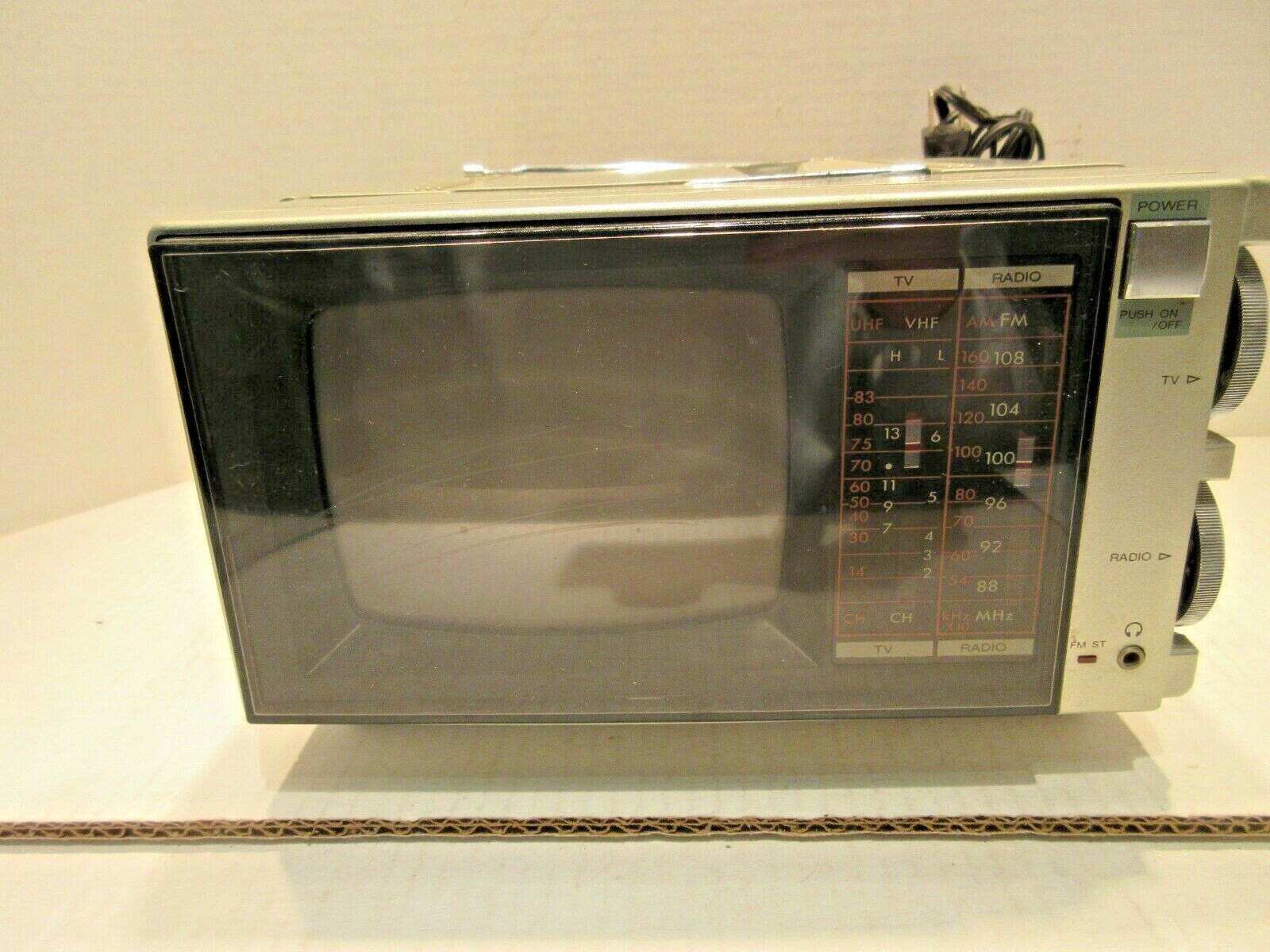 Goldstar 5 inch TV B&W AM/FM Radio AC Powered 1986 Television