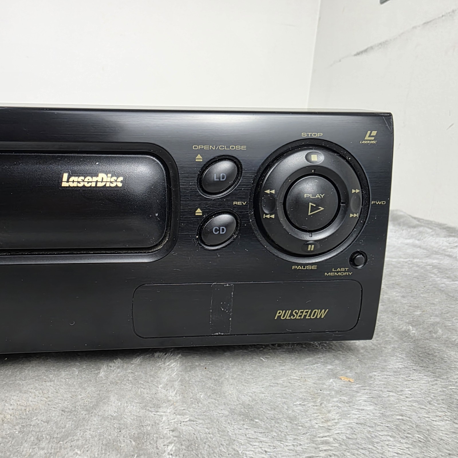 Pioneer CLD-S104 LaserDisc Player – TESTED Working – No Remote