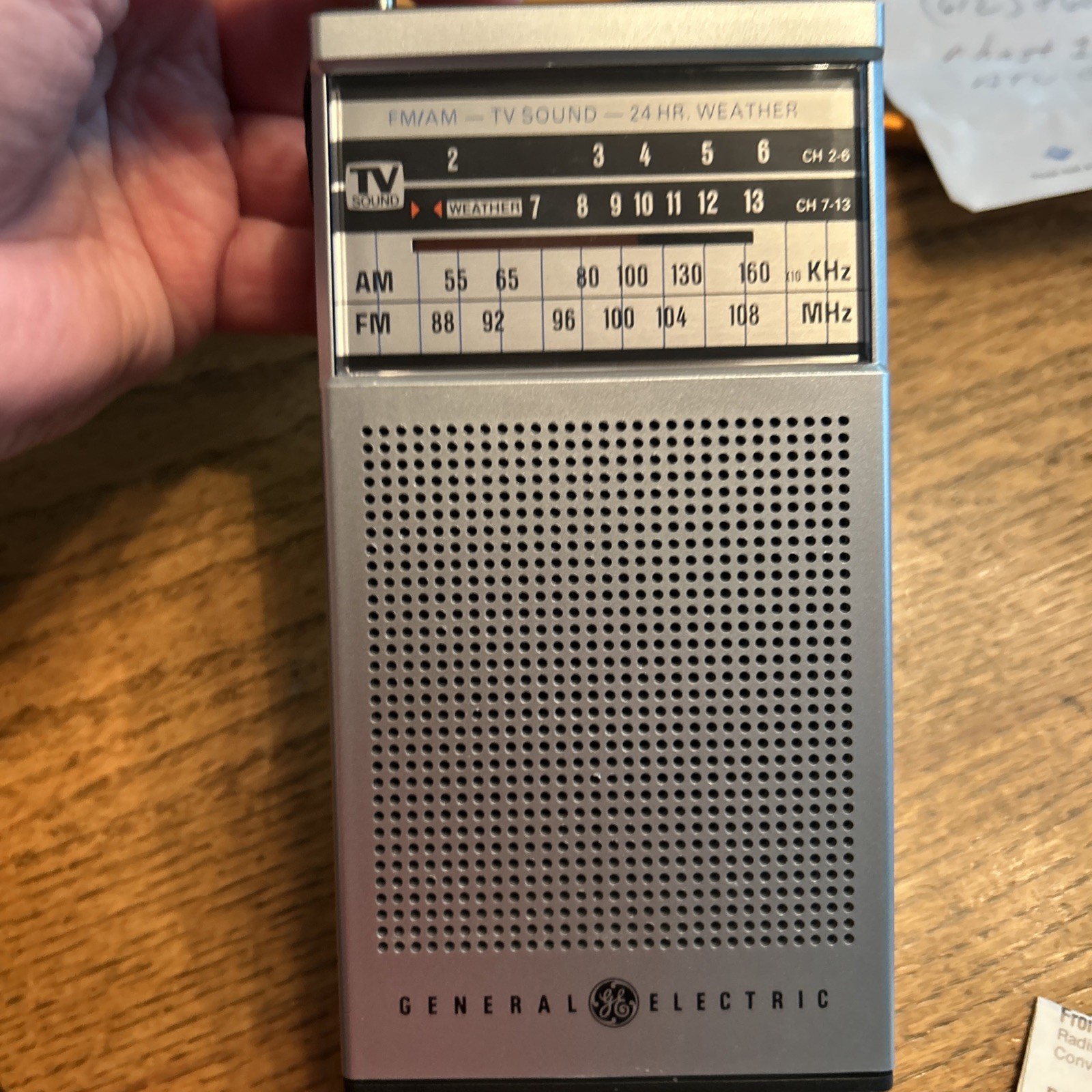 WORKING Vtg GENERAL Electric AM/FM/TV Audio PORTABLE Radio w/TUNEABLE Weather
