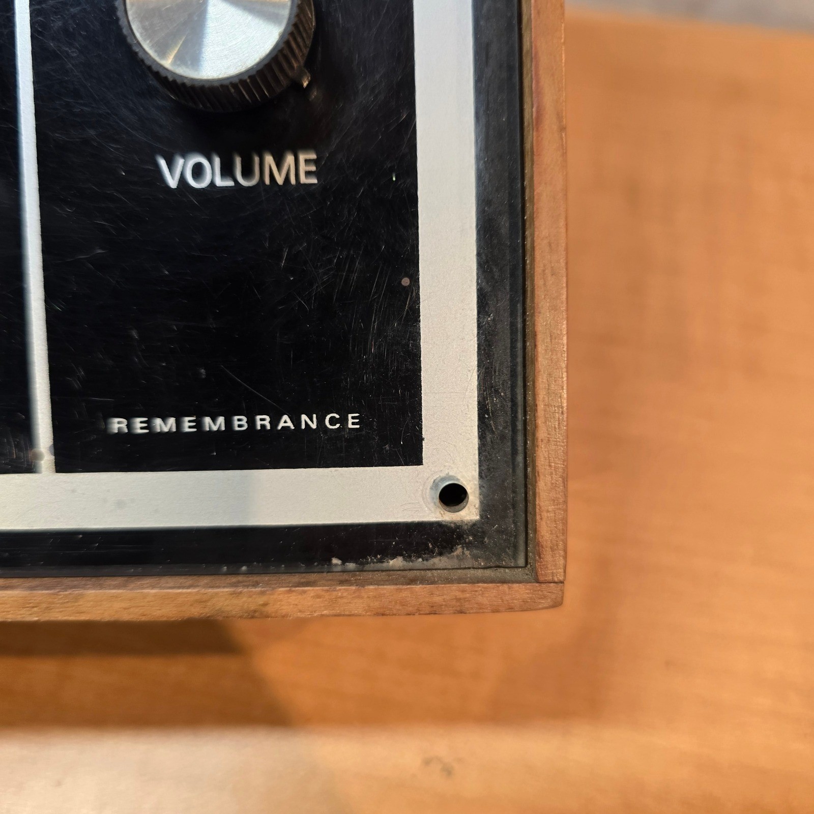 Vintage AM/FM Transistor Radio Remembrance MCM 10″x7″ Woodgrain