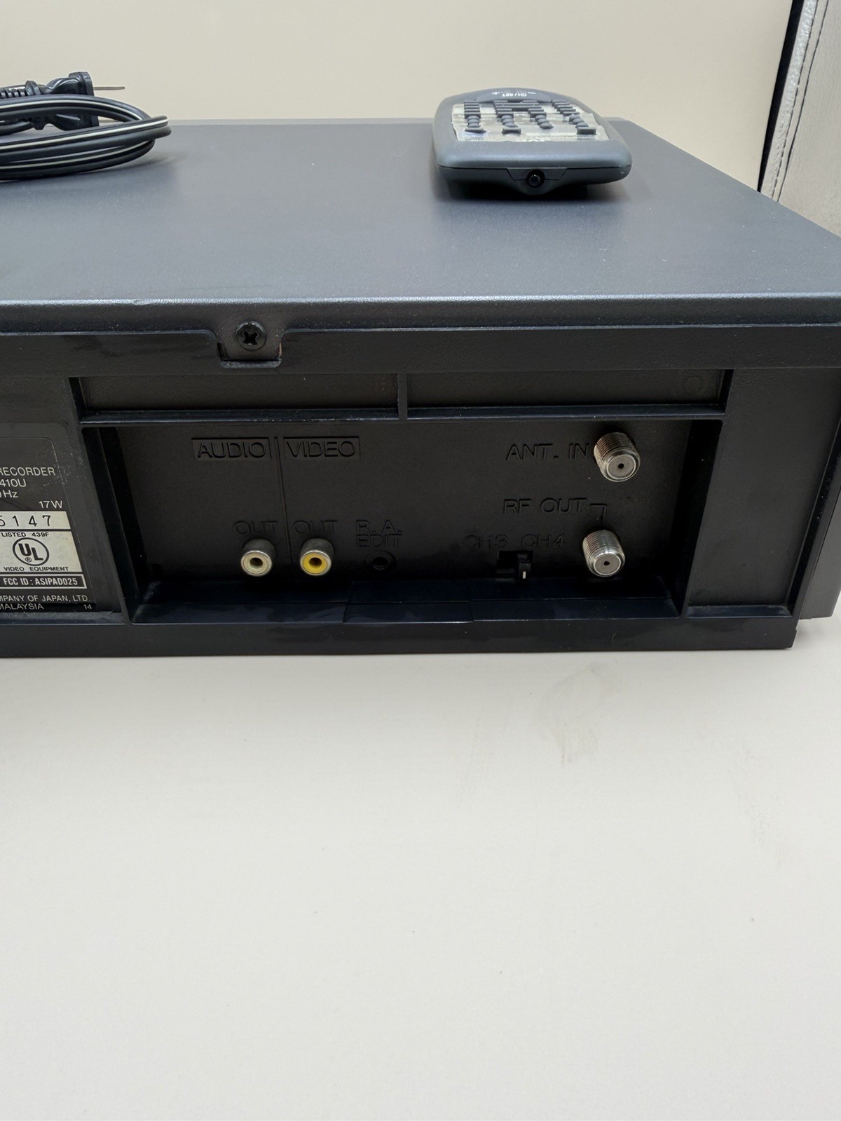 JVC VCR HR-J410U HI-Spec Drive VHS Player/Recorder – Tested and Works + remote