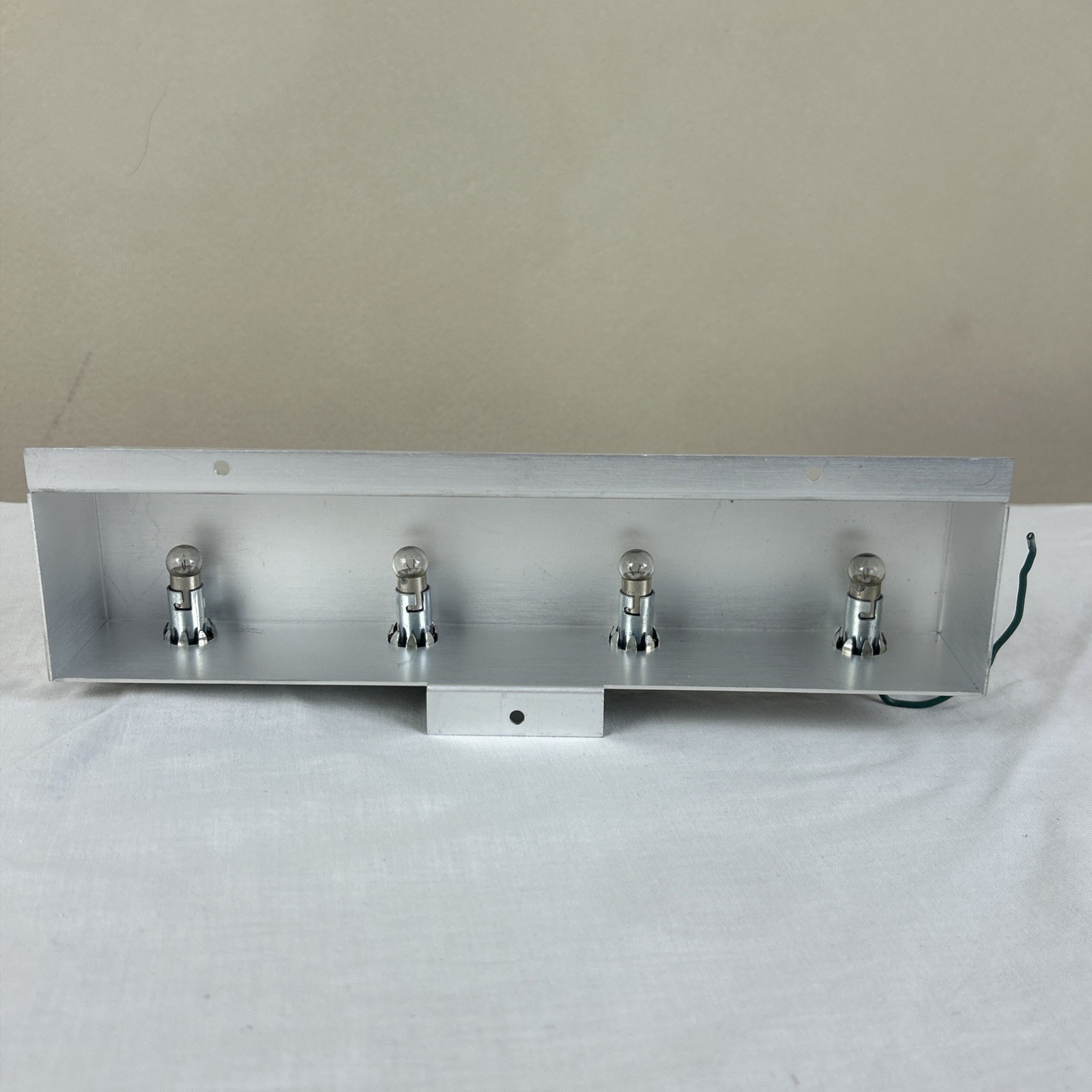 Bose 1801 Amplifier Backlight housing – Bulbs need to be replaced