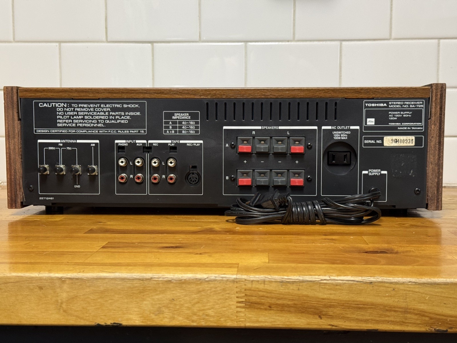 Toshiba Model SA-725 AM/FM Stereo Receiver – Good+ Condition – *Tested*