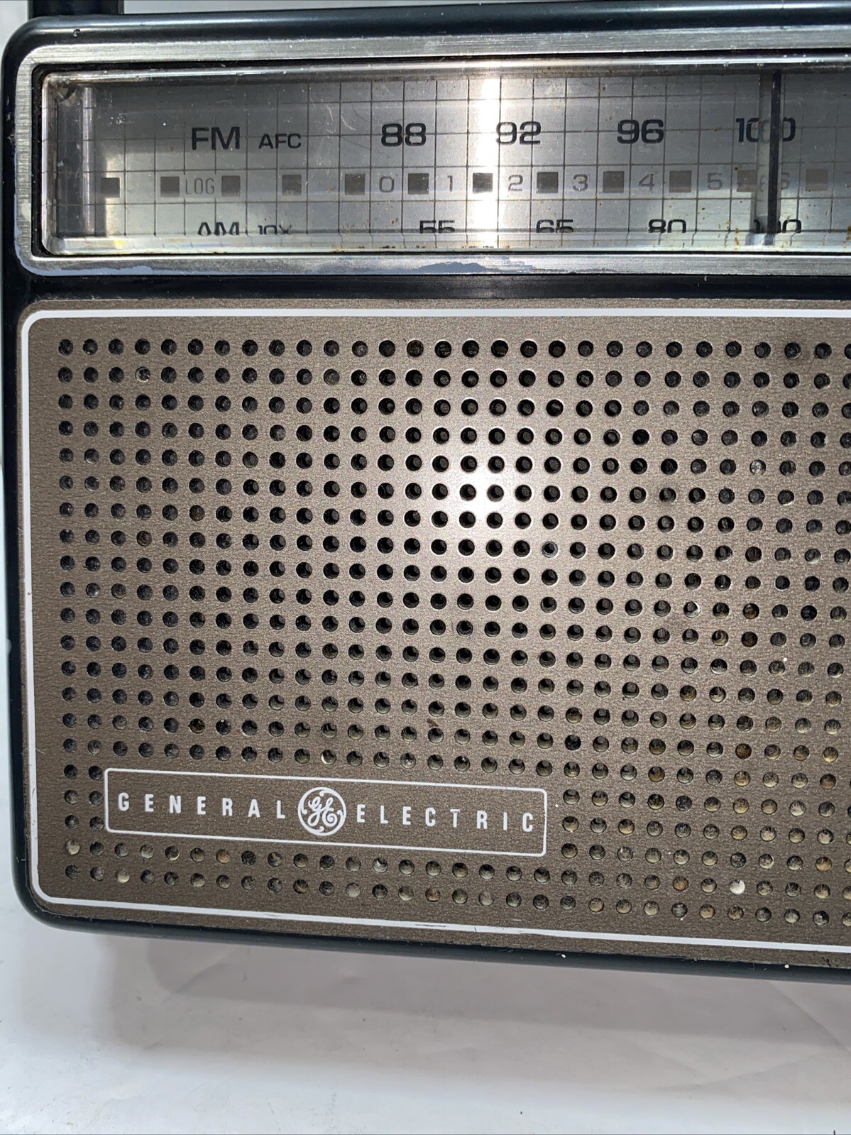 GE Vtg General Electric AM/FM Portable Radio Model 7-2825H AC/Battery/Cord Work