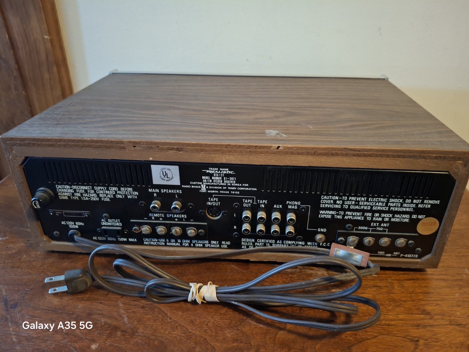 Realistic STA-21 AM/FM Stereo Receiver Walnut UNTESTED. Powers On. Sold As Is.
