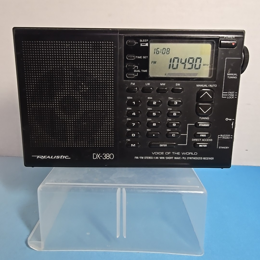 Realistic DX-380 Portable FM AM Short Wave Radio Receiver Tested Works Need Bat