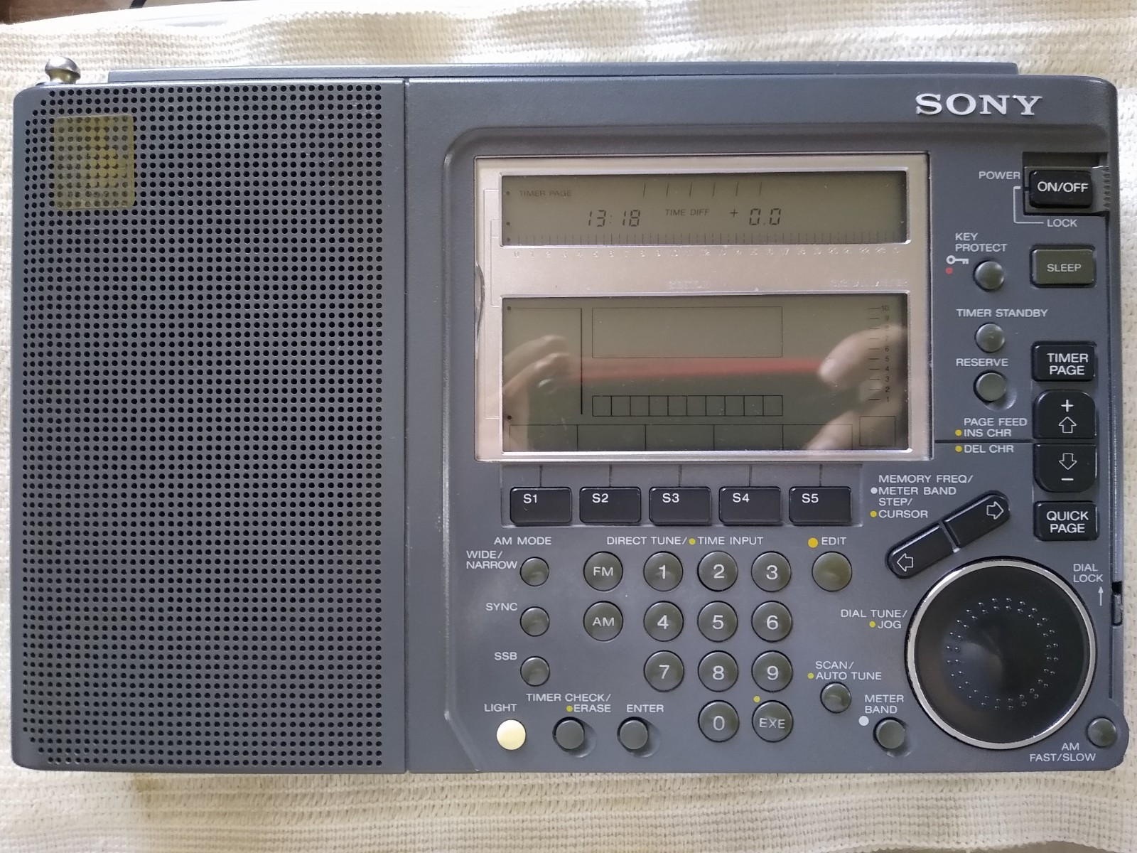 Sony ICF-SW77 Radio Excellent Condition see description. Only AM band works