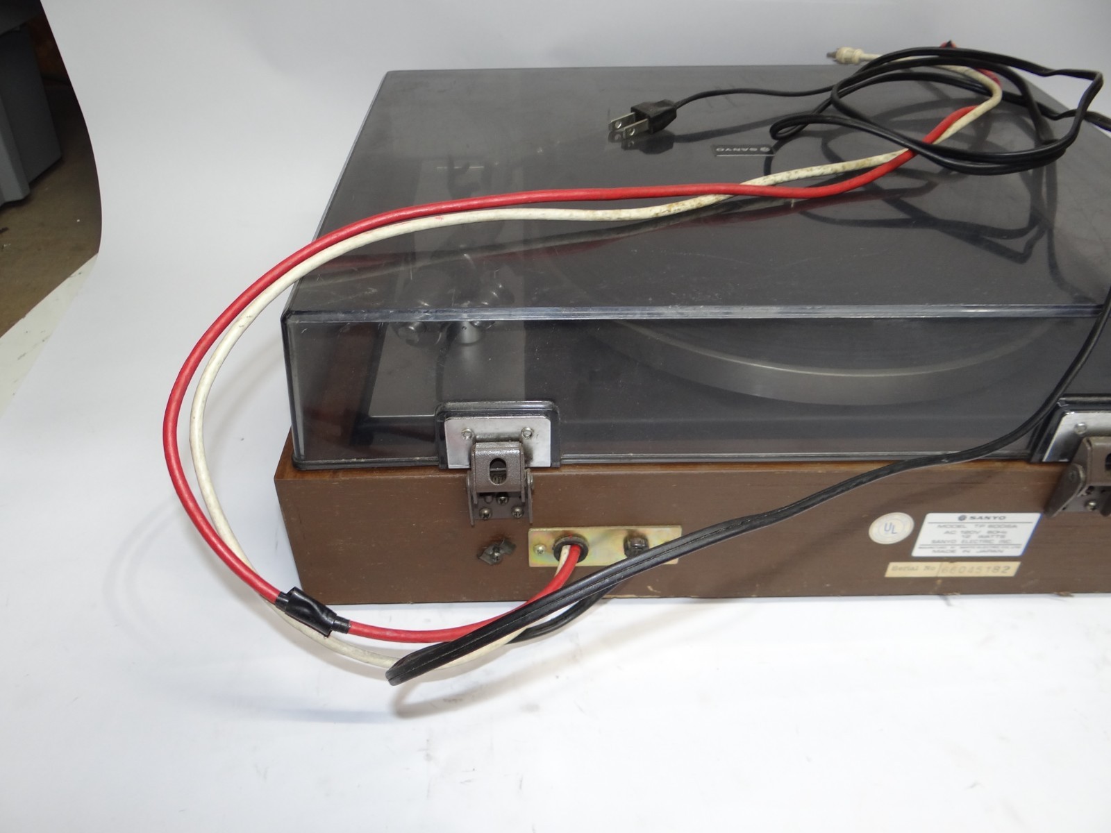 VINTAGE MADE IN JAPAN BELT DRIVE SANYO TURNTABLE TP 600SA With Wood Plinth