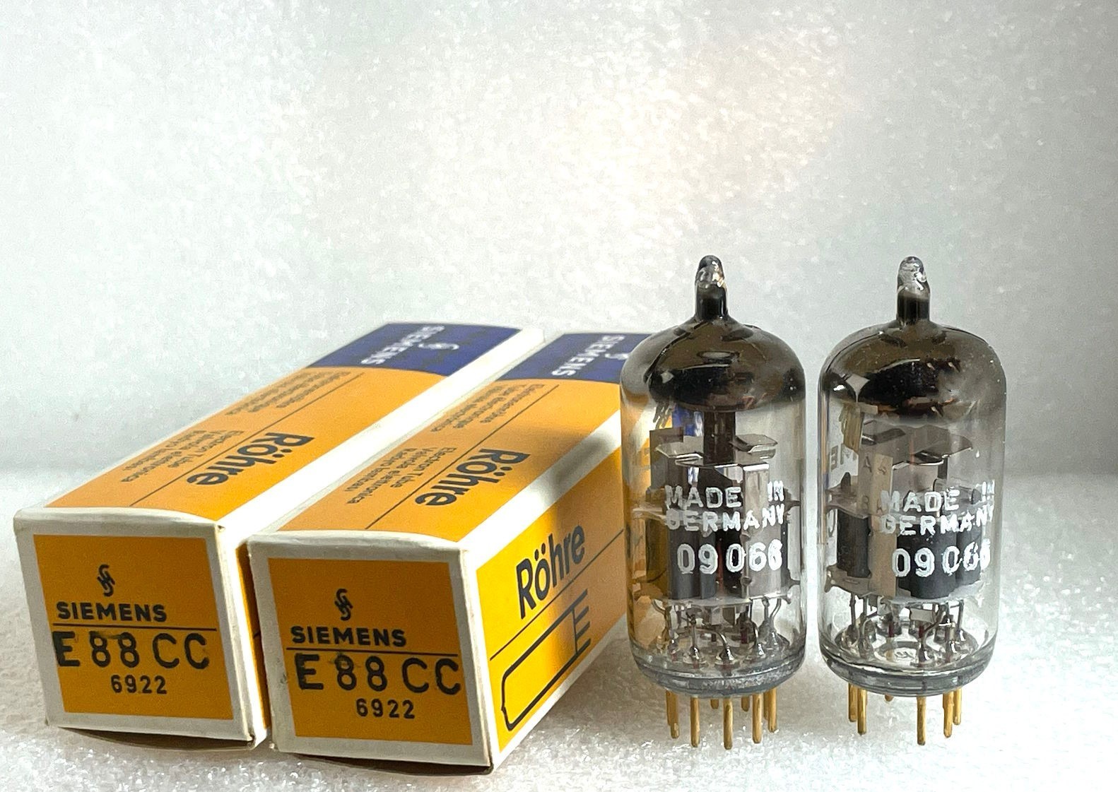 2 NOS tubes E88CC 6922 Siemens Munich 1964 “A4 8K” matched pair Lot09 066