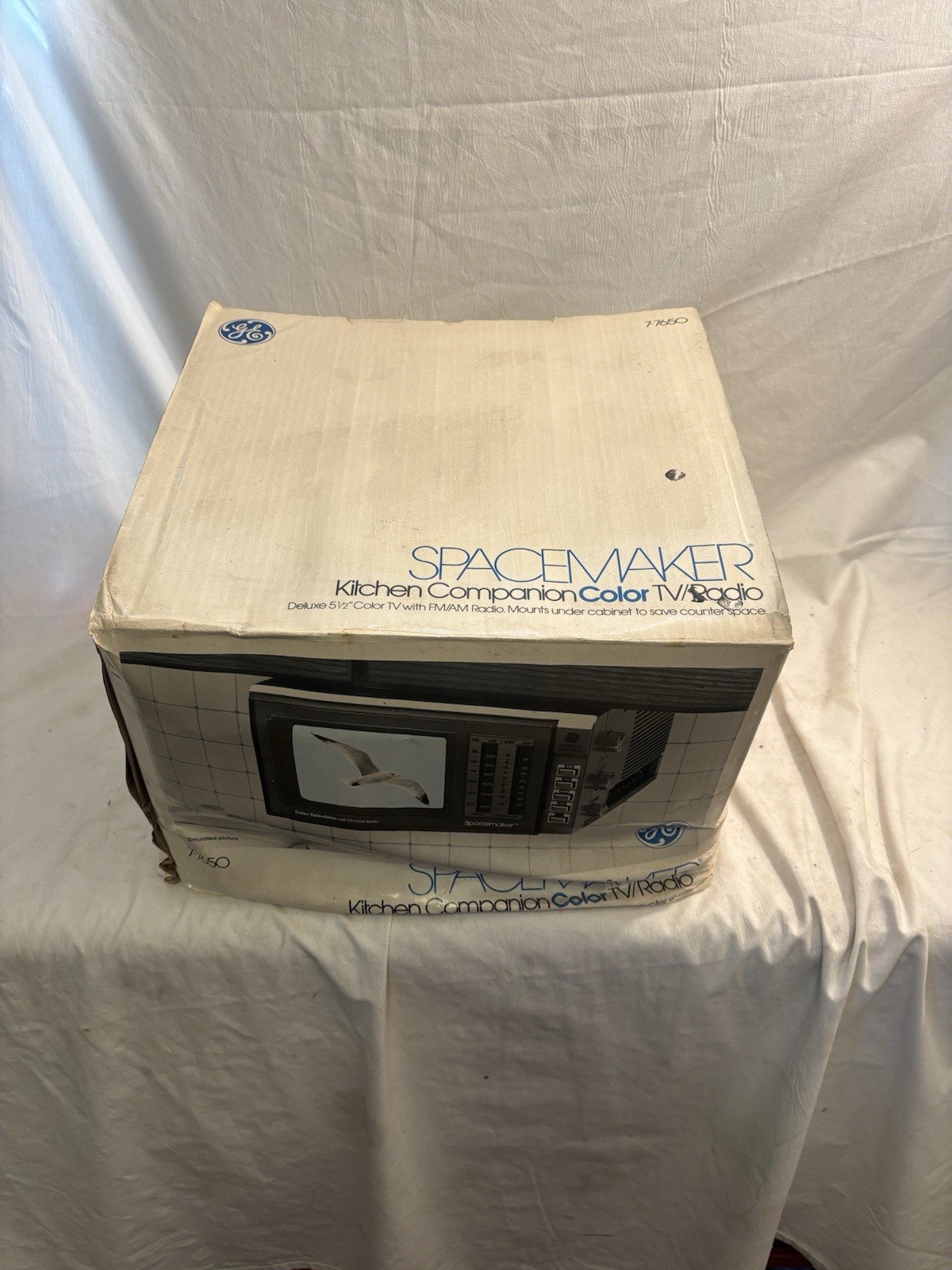 Spacemaker Kitchen Companion GE TV/Radio 5” B&W FM/AM 7-7650 Original Box