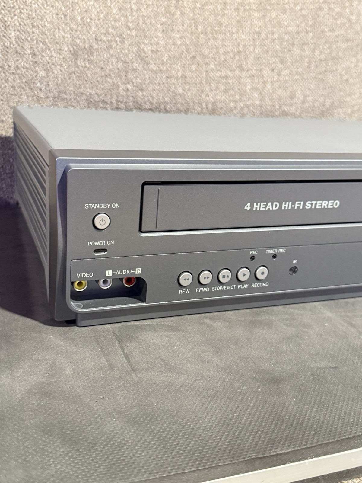Magnavox DV225MG9 DVD VCR Combo Player VHS Recorder Tested/Working Has Remote