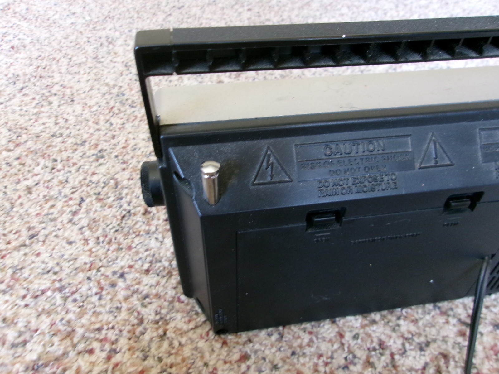 Vintage General Electric Model 7-2857A AM/FM Portable Radio