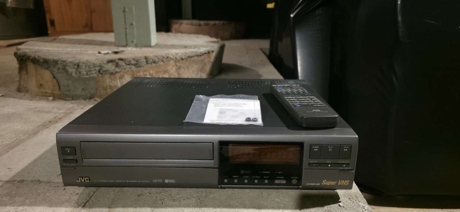 JVC HR S4700U Super VHS S-VHS Hi-Fi Stereo VCR Video Cassette Recorder