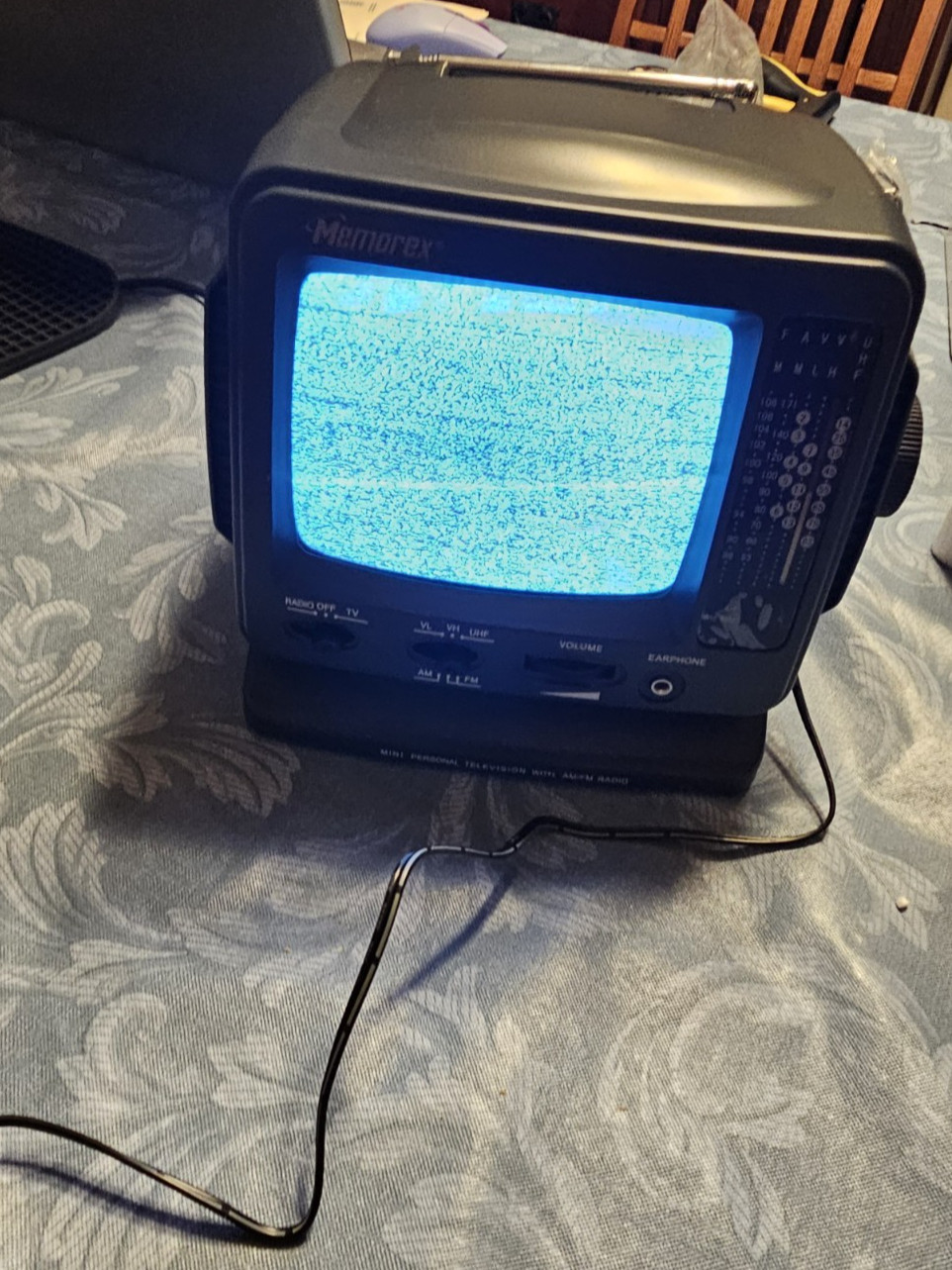 MEMOREX 5.5″ BLACK & WHITE PORTABLE TELEVISION WITH AM/FM RADIO MT0500 TESTED