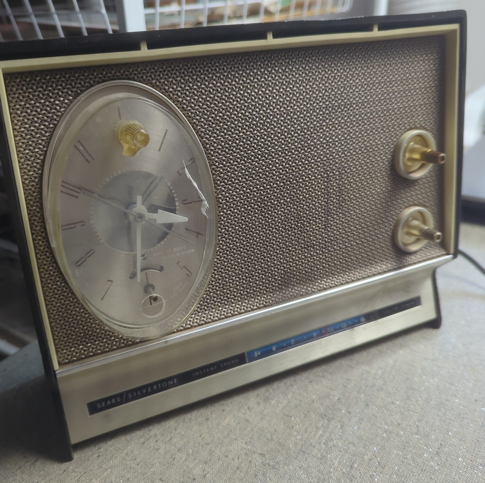 Vintage 1960s Sears Silvertone “Instant Sound” AM Clock Radio -Works!