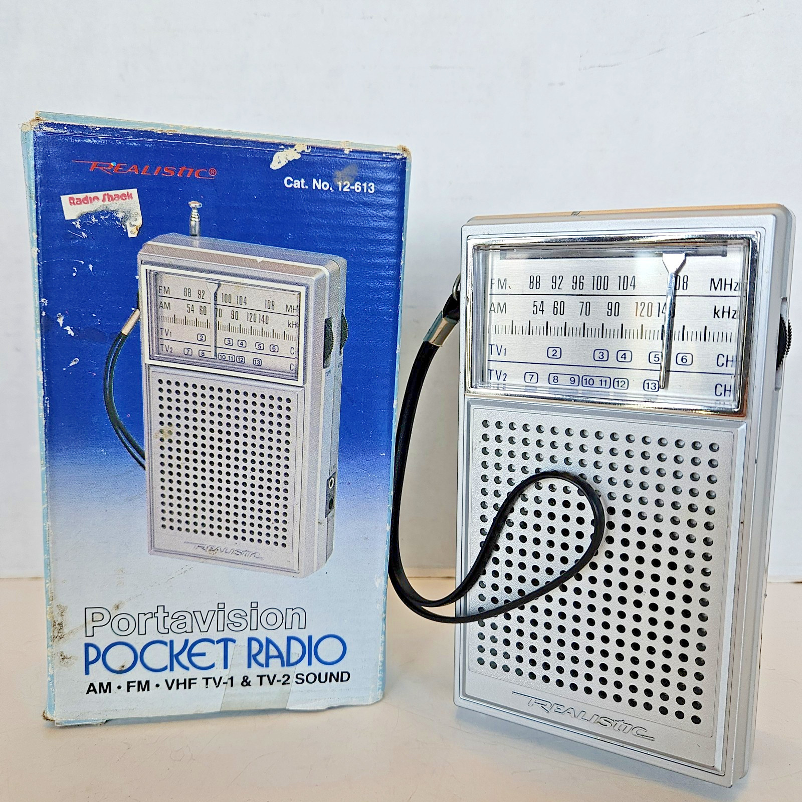 Vtg Realistic Portavision Pocket Radio AM FM VHF TV Sound Radio Shack 12-613