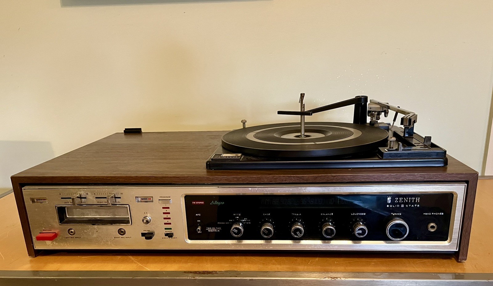 Vintage Zenith Allegro Series I Model GR587W Stereo Turntable