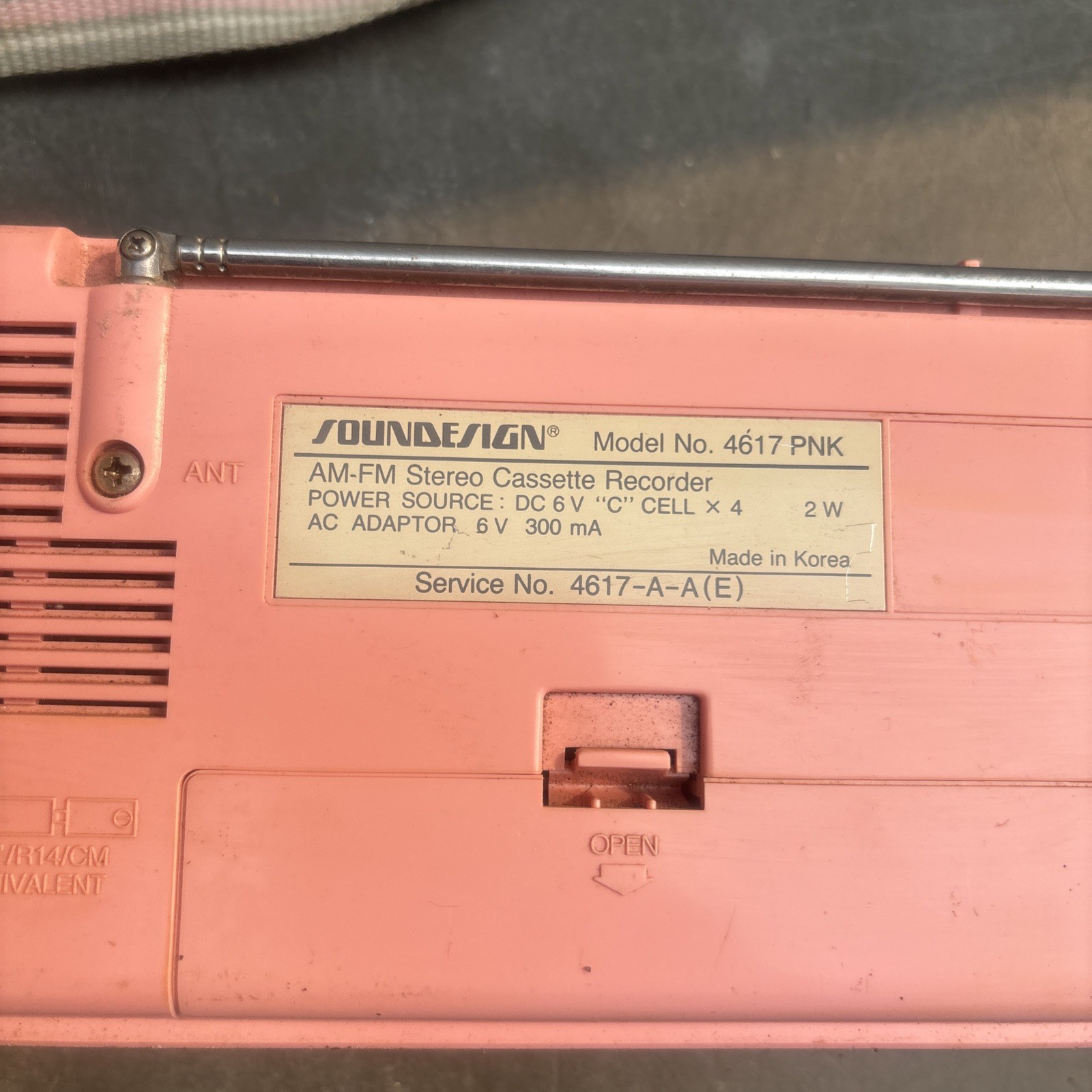 Rare 80s Color Tunes Sound Design Pink 4617 Radio Cassette Boombox Works w/Strap