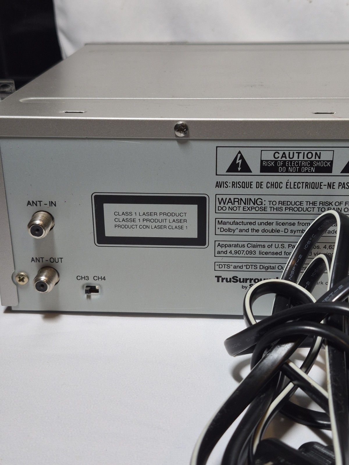 Emerson EWD2202 DVD/VHS VCR Combo Player 4-Head Hi-Fi Stereo w/ Universal Remote