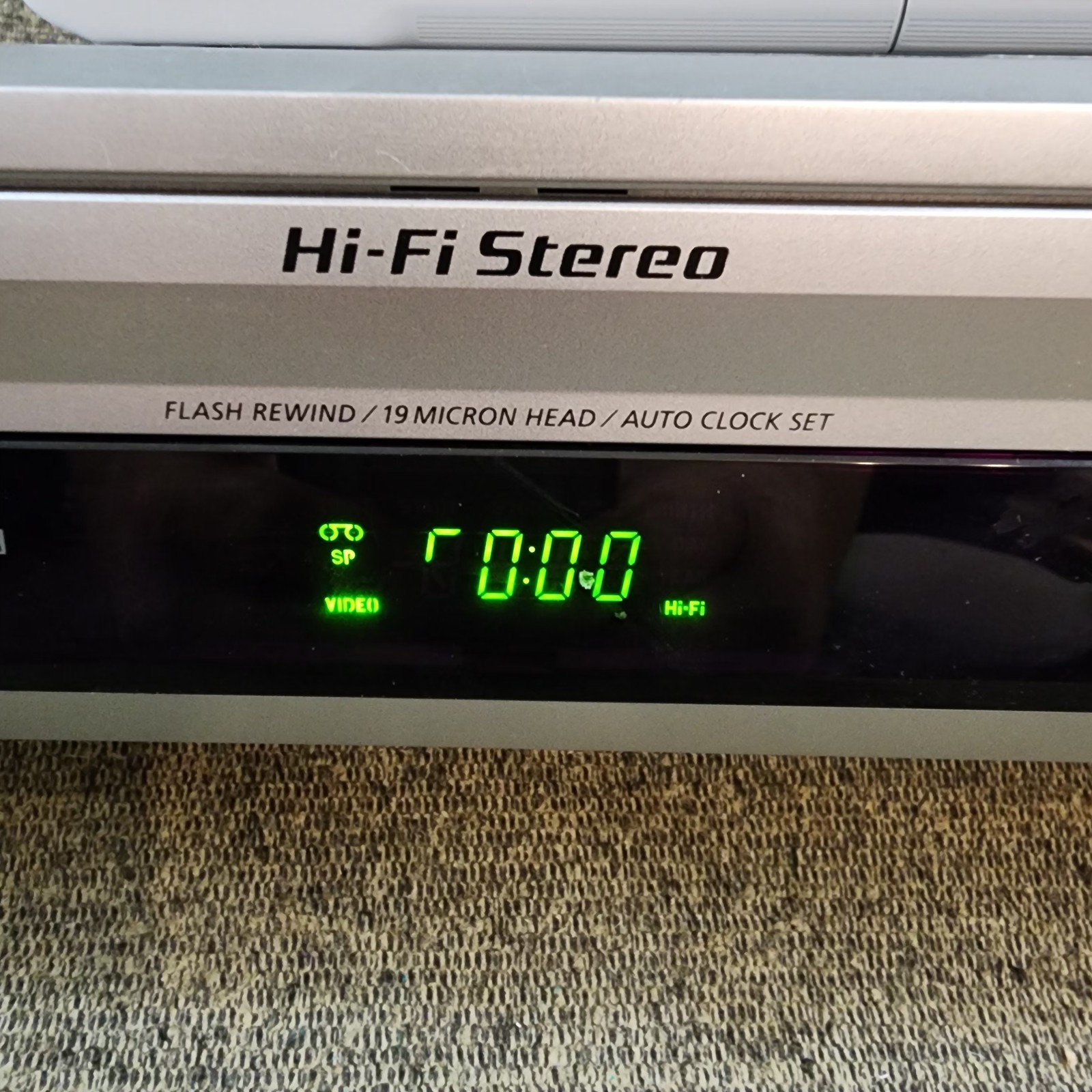 Sony SLV-N88 Hi-Fi Stereo 4-Head VHS VCR Player Tested